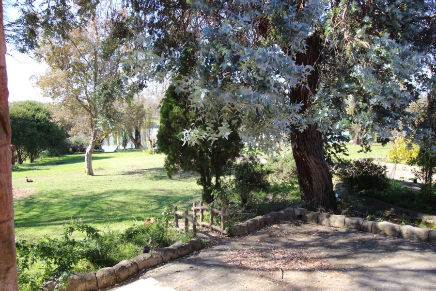 2 Bedroom Property for Sale in Lake Deneysville Free State